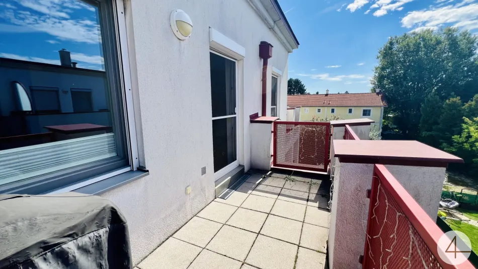 8Min zur U2 - helle 3-Zimmer-DG-Wohnung - sonnige Terrasse - teilmöbliert - Tiefgarage - top Anbindung - Titelbild