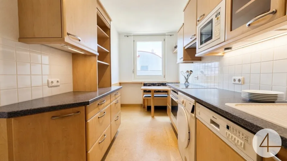 8Min zur U2 - helle 3-Zimmer-DG-Wohnung - sonnige Terrasse - teilmöbliert - Tiefgarage - top Anbindung - Bild
