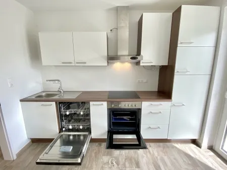 Küchenzeile mit E-Geräten in separatem Zimmer - mit direktem Zugang zum Südost Balkon