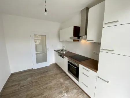 Küchenzeile mit E-Geräten in separatem Zimmer - mit direktem Zugang zum Südost Balkon