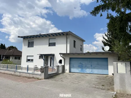 Großzügiges Einfamilienhaus mit Garten, Terrasse & Garage in Ebenfurth, 4 Zimmer, 195m²