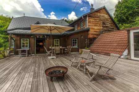 Großfläche Terrasse - gleich von Veranda-Zimmer erreichbar