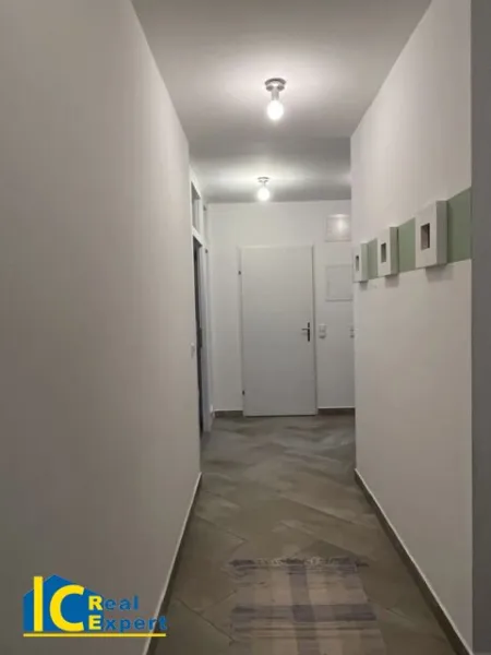 Vorraum mit Echtsteinplatten
