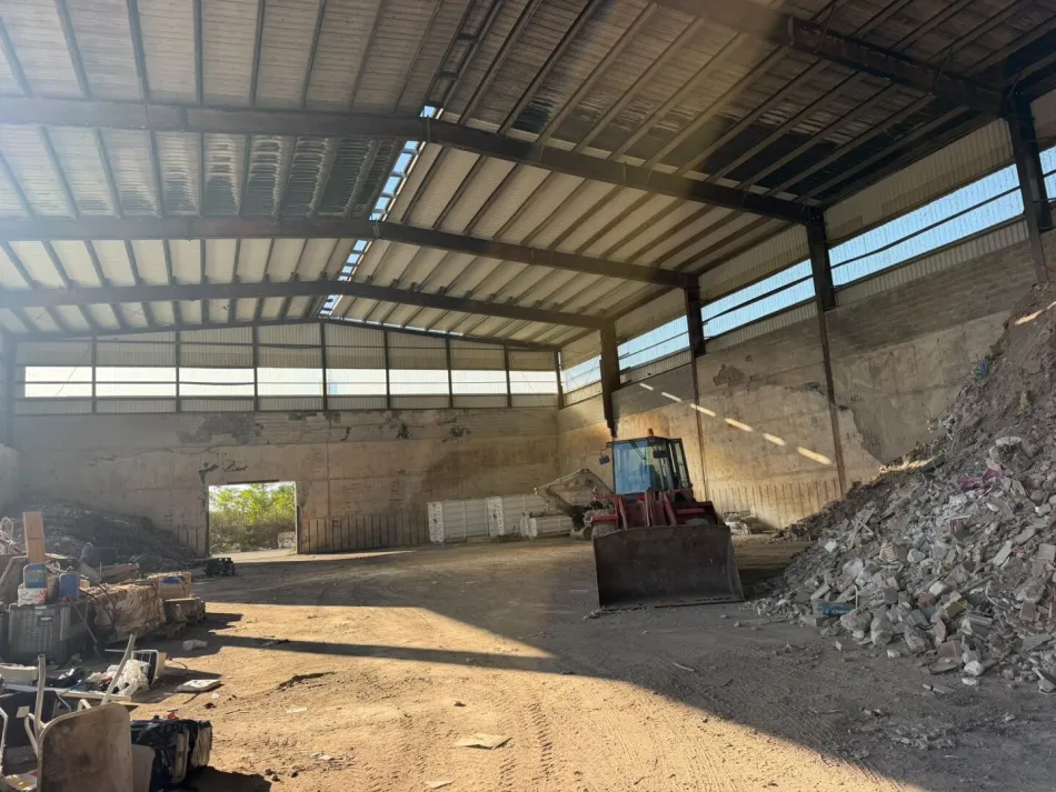 PROVISIONSFREI!!! Große Halle, Lagerhalle mit Betonplatz - Bild