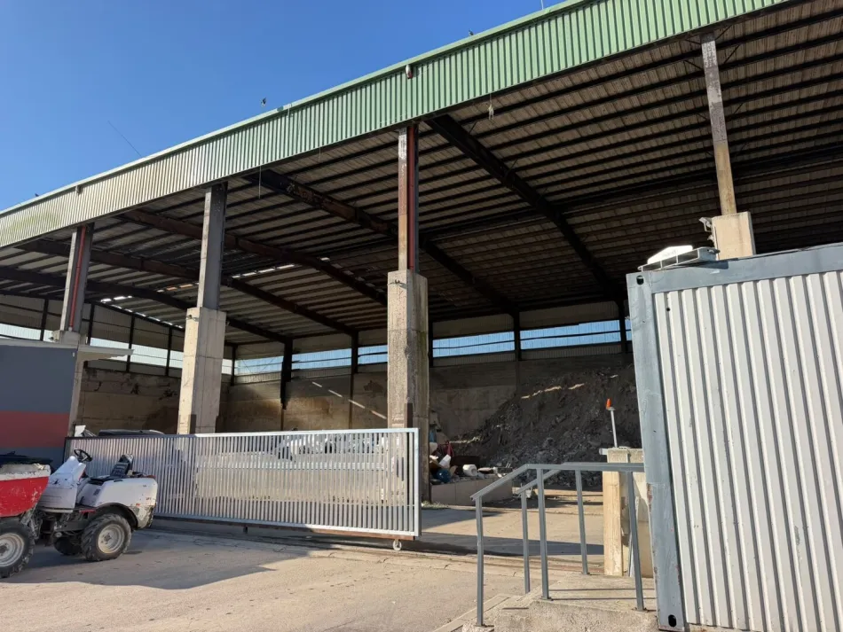 PROVISIONSFREI!!! Große Halle, Lagerhalle mit Betonplatz - Titelbild