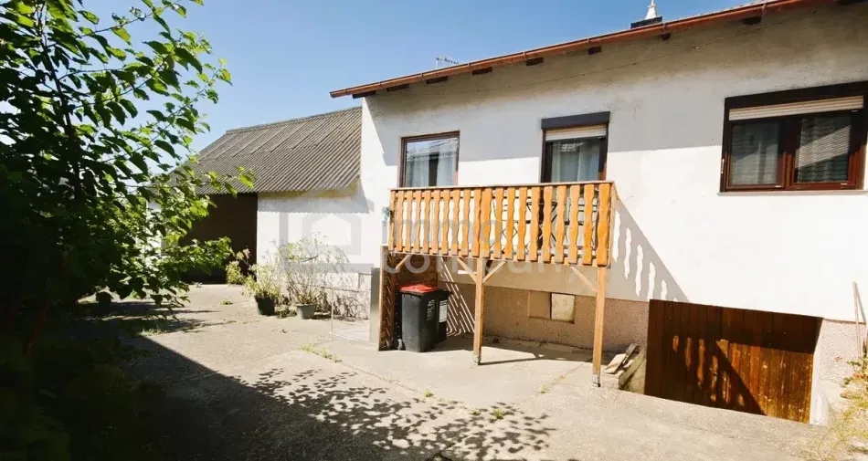 Charmantes Einfamilienhaus & Lagerhalle mit Garten, Balkon und Garage in Winden am See – 379.000 € - Bild