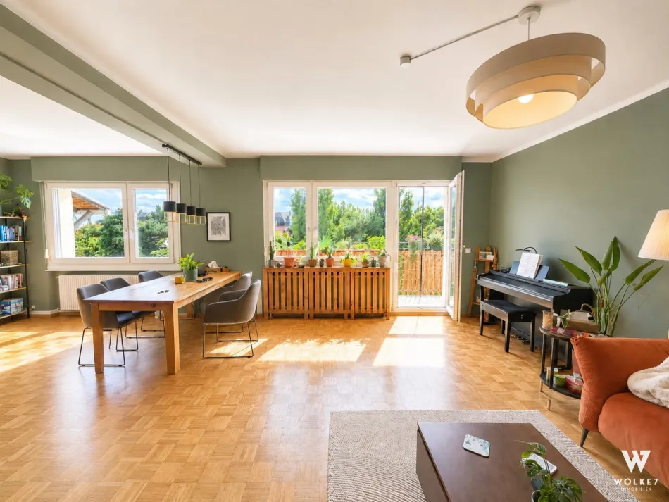Lichtdurchflutete 3-Zimmer Wohnung mit wunderschönem Grünblick I Sonniger Süd-West Balkon - Bild