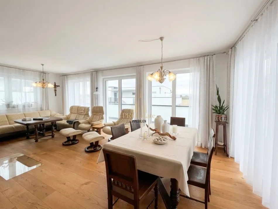 Neuwertiges, extravagantes Penthouse 110m² mit 80 m² Terrasse, 4 Zimmer, 2 Stellplätze in Piberbach! - Bild