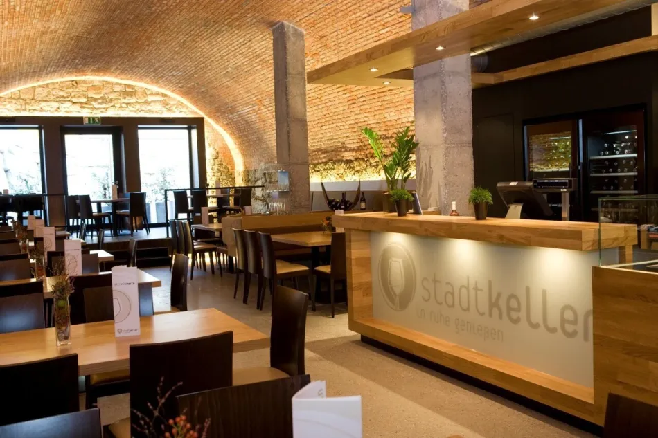 Stadtkeller Pregarten – Gastronomielokal mit 2 Terrassen mitten im Zentrum | € 2.250 netto - Titelbild