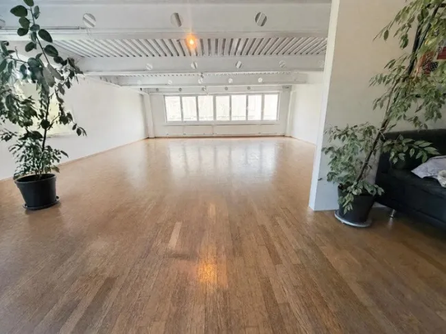 Helle-Klimatisierte Bürofläche mit Fernblick in Rankweil - Parkplatz inklusive - Bild