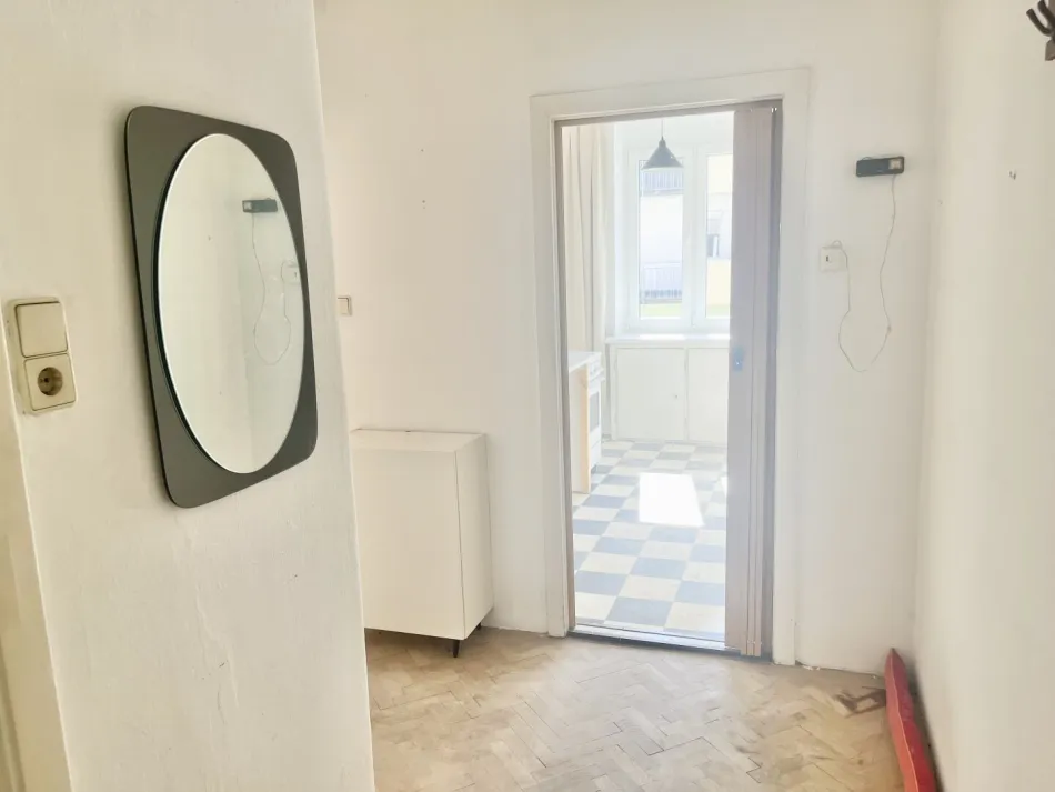 Unbefristete, helle 1-Zimmer-Wohnung - Nähe Bahnhof Floridsdorf - Titelbild
