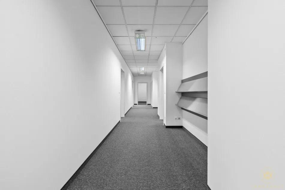 Modernes Büro / Ordination mit Klimaanlage, Lastenaufzug & Stadtblick in 1130 Wien zu mieten! - Bild
