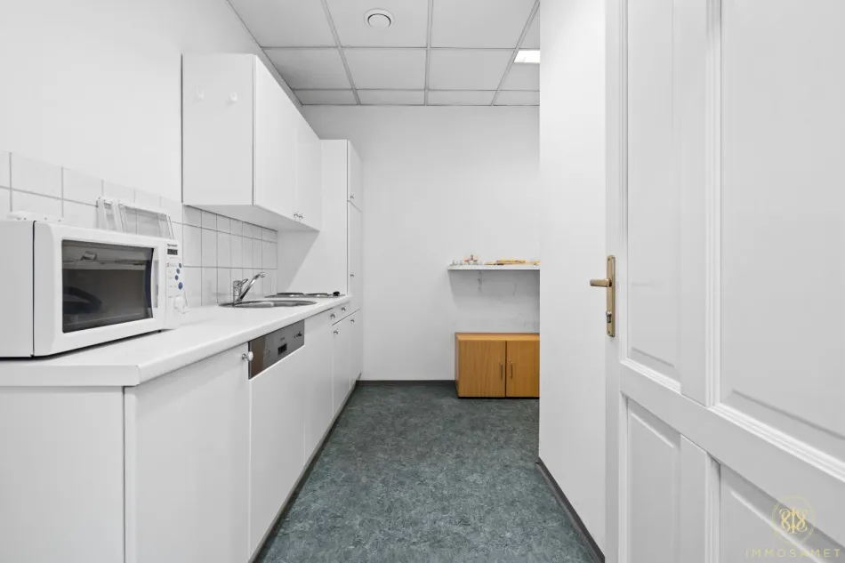 Modernes Büro / Ordination mit Klimaanlage, Lastenaufzug & Stadtblick in 1130 Wien zu mieten! - Bild