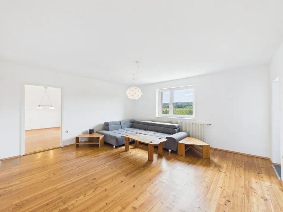 Großzügige 4-Zimmer-Wohnung mit sensationeller Aussicht zu verkaufen - Bild