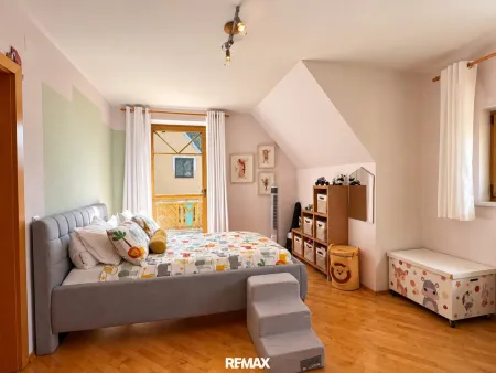 Zimmer 4 OG Durchgangszimmer