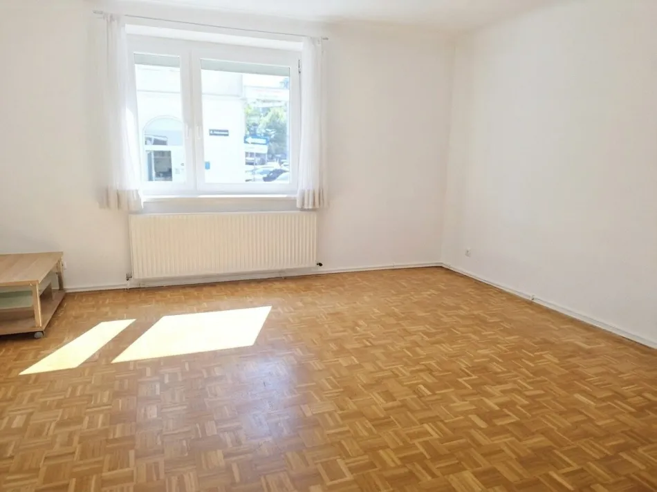 großer Innenhof mit Fahrradabstellplätzen