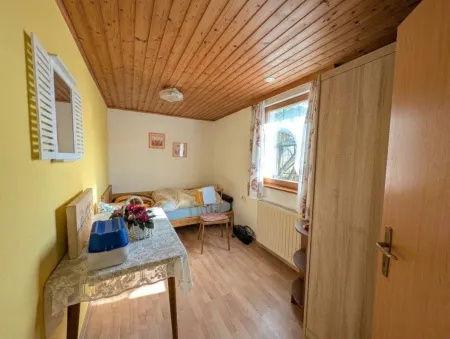 Keller: Aufenthaltsraum/Zimmer