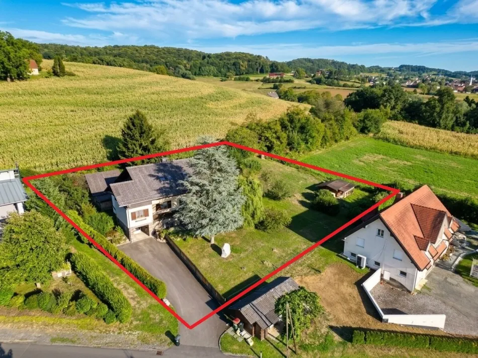 Einfamilienhaus mit Charme auf rund 2.350 m² im südoststeirischen Hügelland – Dachgeschoss ausbaufähig zur zweiten oder erweiterten Wohneinheit! - Bild