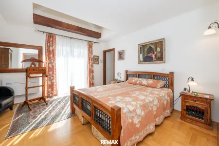 Master-Schlafzimmer mit eigenem Balkon