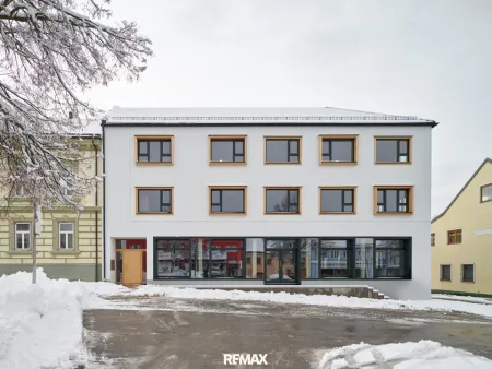 Klare Linien und Fensterproportionen