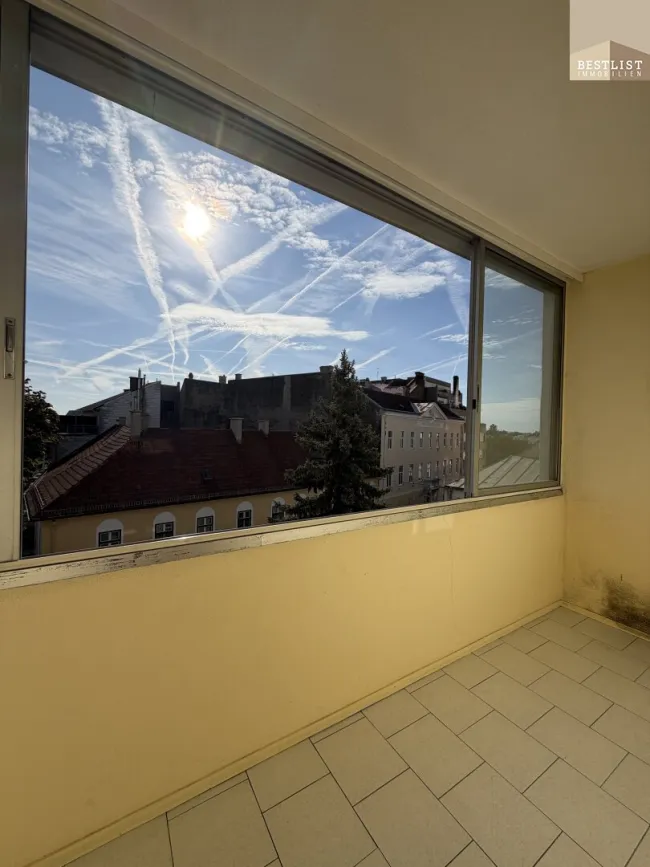 Wohnen mit Komfort und Ausblick – zentrale 2,5-Zimmer-Wohnung in Baden - Titelbild