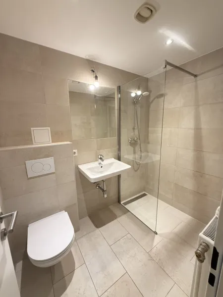 Bad: Dusche + WC
