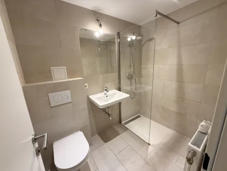 Bad: Dusche + WC