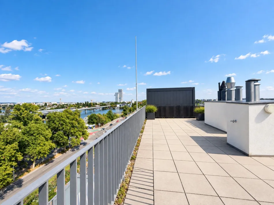 Exklusive Dachgeschosswohnung mit spektakulärem Donau- & Stadtblick - Titelbild