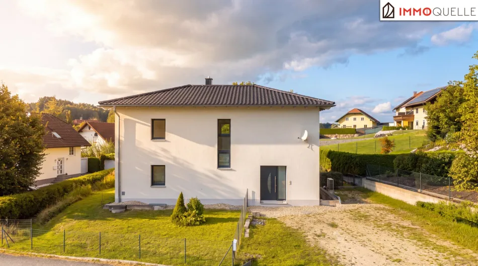 Zuhause mit Raum zum Entfalten - Großzügiges Einfamilienhaus mit weitläufigem Garten, Westterrasse und vielseitigem Vollkeller in Enzenkirchen - Bild