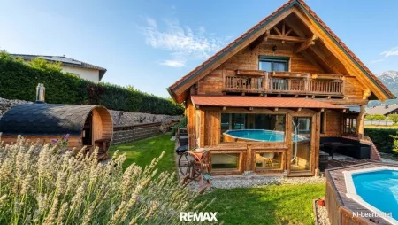 Ansicht Garten mit Pool