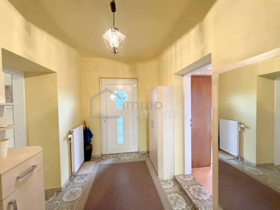 Großzügiges Mehrfamilienhaus mit Garten, Terrasse & 3 Garagen in Marchegg um 620.000€ - Bild