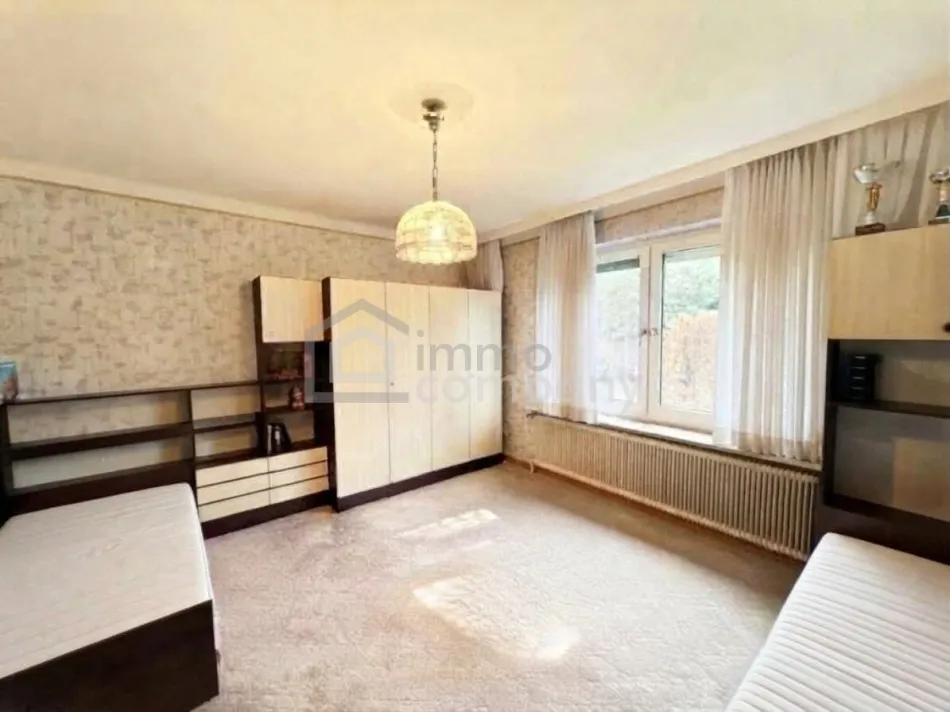 Großzügiges Mehrfamilienhaus mit Garten, Terrasse & 3 Garagen in Marchegg um 620.000€ - Bild