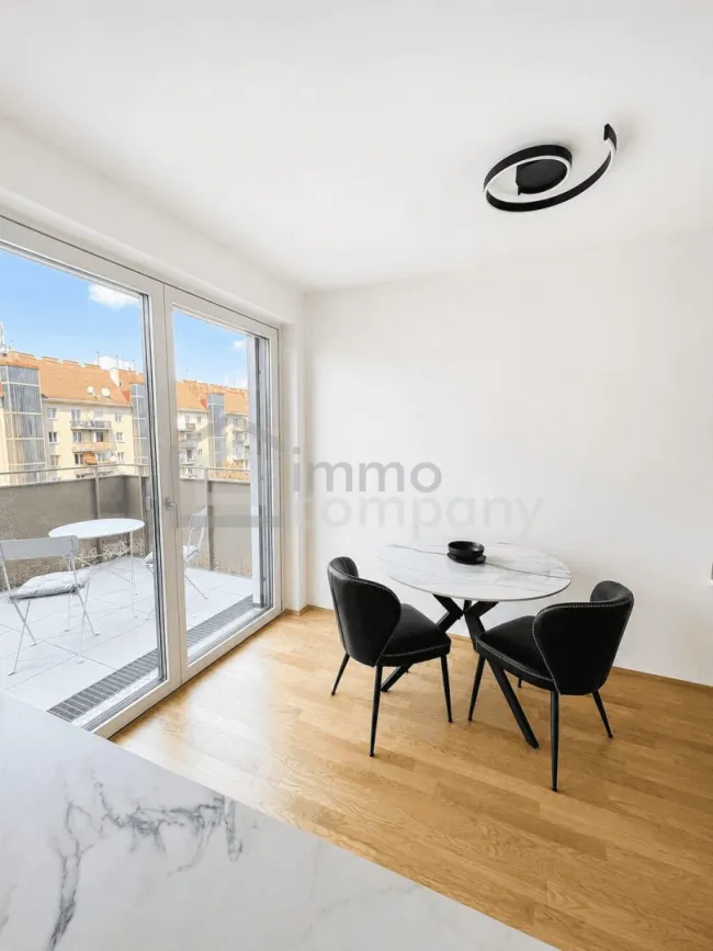 Moderne 2026 Neubau 2-Zimmer Wohnung 46m² mit Balkon, Fußbodenheizung und inklusive Möbel in 1030 Wien zu mieten! - Bild