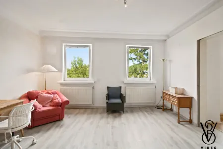Obergeschoss: Zimmer mit Blick in die Baumkronen