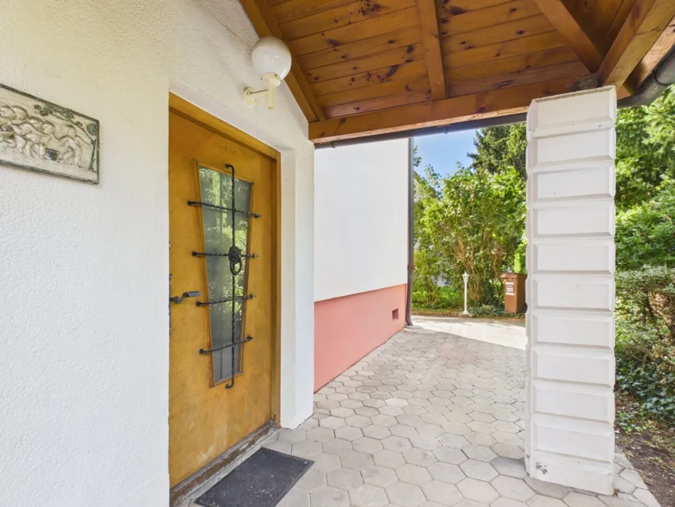 Zweifamilienhaus mit Garten und Doppelgarage, vollunterkellert – über 350m² Gesamtfläche! - Bild