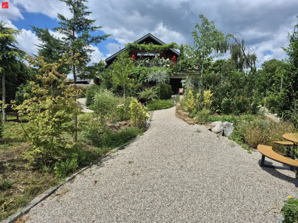 Wohnhighlight am Traunstein: Exklusives Mehrgenerationenhaus mit Natur-Oase - Bild