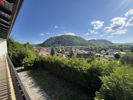 Sanierungsbedürftiges Haus mit Traumaussicht