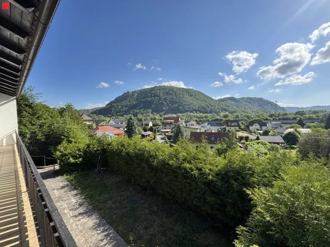Sanierungsbedürftiges Haus mit Traumaussicht - Bild