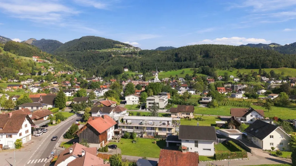 Gepflegte 4-Zi-Wohnung mit 2 Balkonen in Weiler - Bild