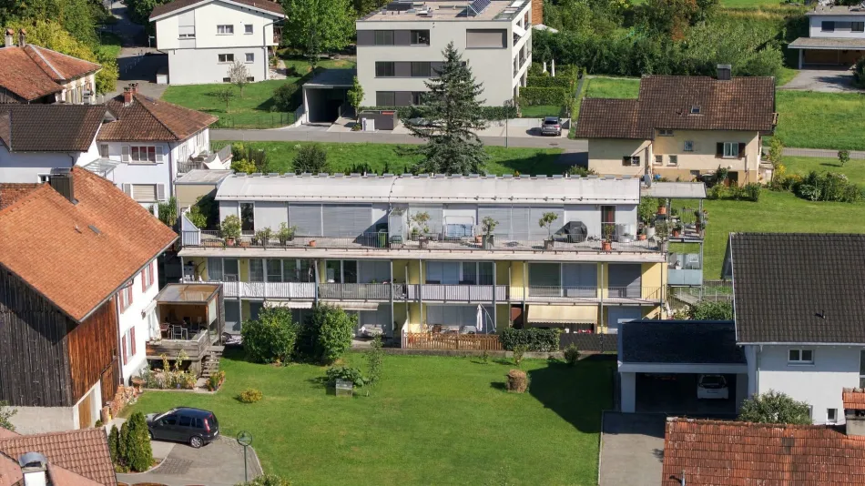 Gepflegte 4-Zi-Wohnung mit 2 Balkonen in Weiler - Bild