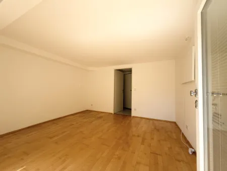 Souterrain Zimmer mit separatem Eingang