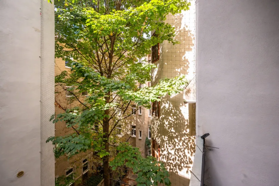 ++NEU++ Balkon & Lift beim Prater – 2-Zimmer-Altbau mit Sanierungspotenzial! - Titelbild