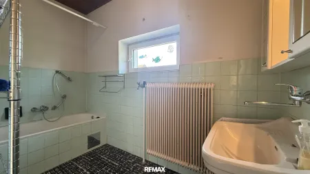 Badezimmer mit Badewanne