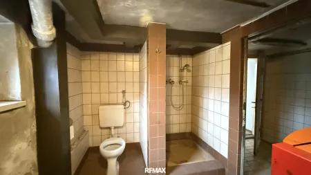 WC und Dusche im Heizraum