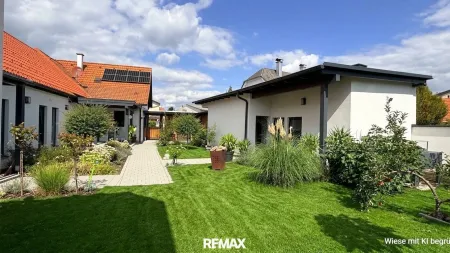 Innenhof mit Nebengebäude