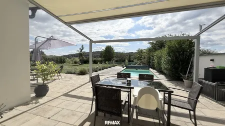 Pergula Terrasse zum Pool