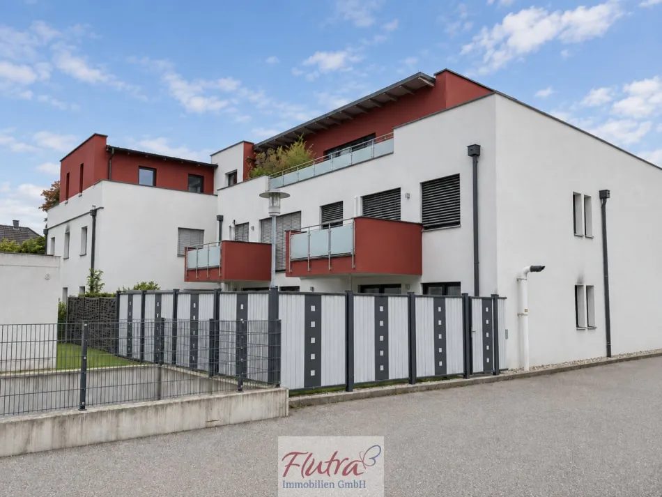 Neuwertige 3-Zimmer-Eigentumswohnung in Eferding mit Terrasse, Garage & Parkplatz - Titelbild