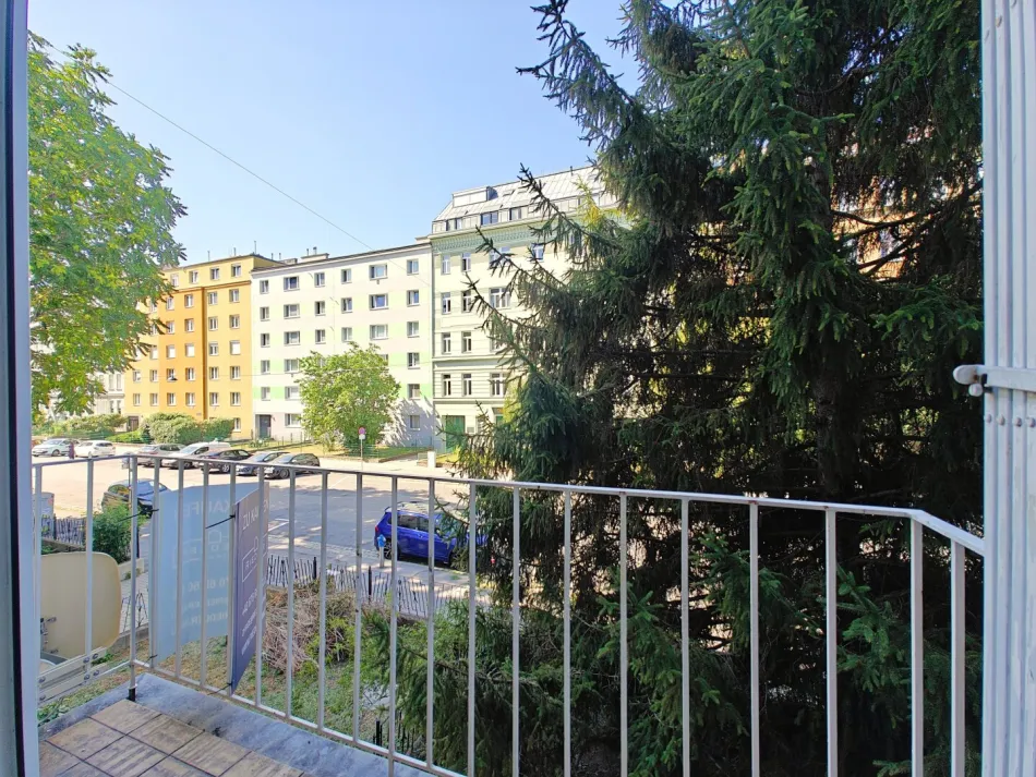 Vorgarten: Gemütliche Balkonwohnung + Nähe Donauinsel + Sonniges Wohnzimmer + Teilbar auf 3 Zimmer - Bild