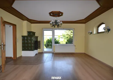Wohnzimmer mit Kachelofen
