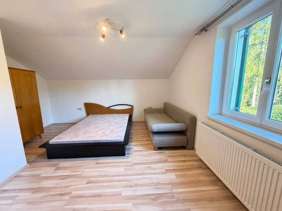 Einzugsbereites Einfamilienhaus auf großzügigem 1.817 m² Grundstück mit herrlicher Aussicht und Blick auf die Berge! - Bild